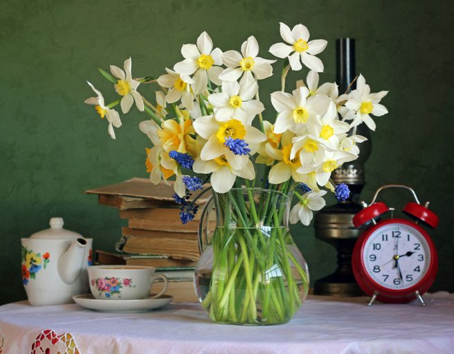Daffodils-in-vase-cropped